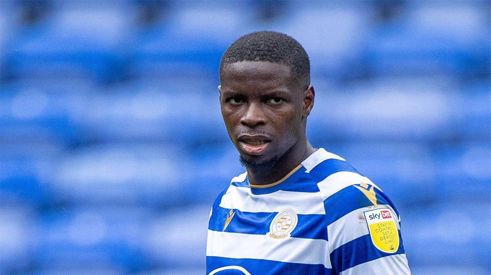 بلندقامتترین مهاجم لیگ قرمز میپوشد! - حاشیه های فوتبالی بلندقامتترین مهاجم لیگ قرمز میپوشد!