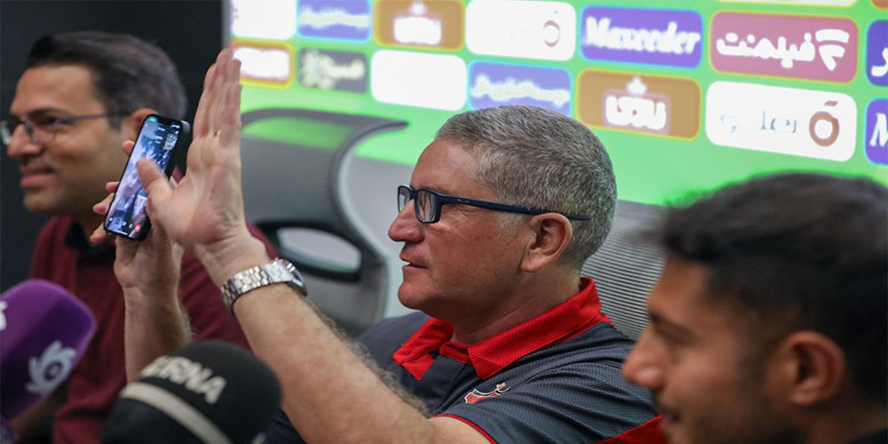 تماس تصویری غافلگیرکننده دختر گاریدو! (عکس) - حاشیه های فوتبالی تماس تصویری غافلگیرکننده دختر گاریدو! (عکس)