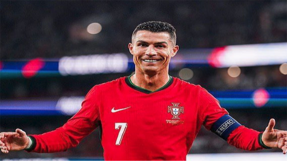رونالدو حالا بزرگترین برند زنده جهان است! - حاشیه های فوتبالی رونالدو حالا بزرگترین برند زنده جهان است!
