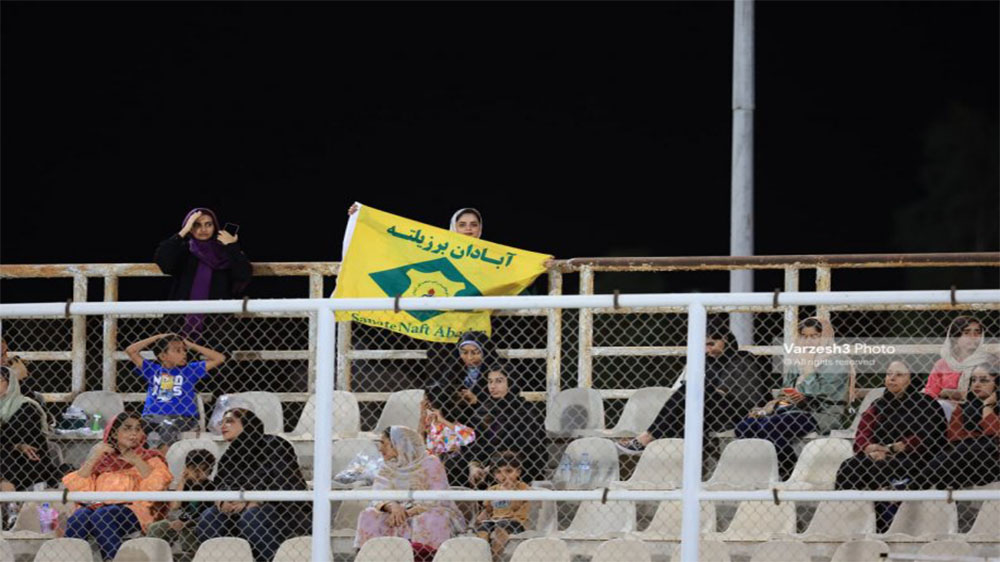 آرزوی زنان آبادانی در بندر برآورده شد (عکس) - حاشیه های فوتبالی آرزوی زنان آبادانی در بندر برآورده شد (عکس)