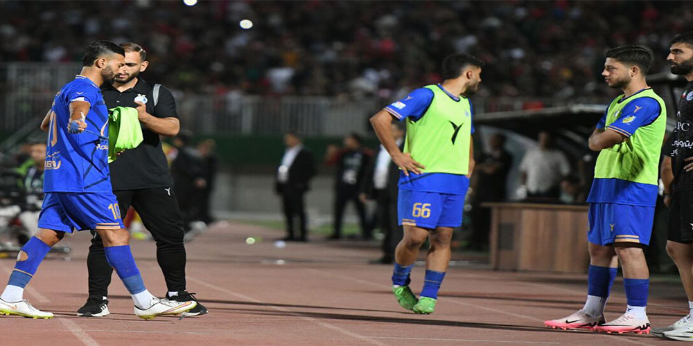 اتفاق عجیب بعد از شکست استقلال/ پاسخ منفی اکرم عفیف به درخواست ساده بازیکن آبی پوش - حاشیه های فوتبالی اتفاق عجیب بعد از شکست استقلال/ پاسخ منفی اکرم عفیف به درخواست ساده بازیکن آبی پوش