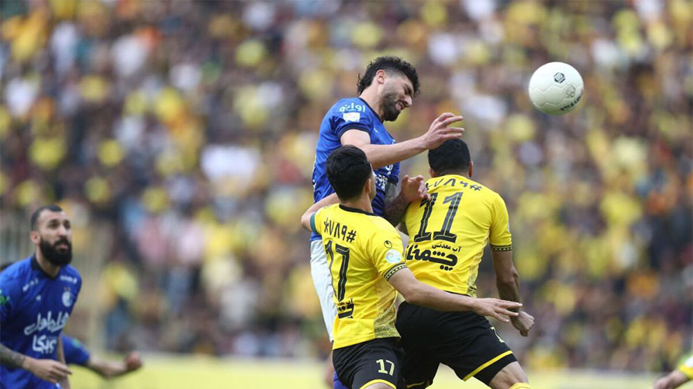 اتفاق ناگوار برای مربی ذوبآهن بعد از بازی با استقلال - حاشیه های فوتبالی اتفاق ناگوار برای مربی ذوبآهن بعد از بازی با استقلال