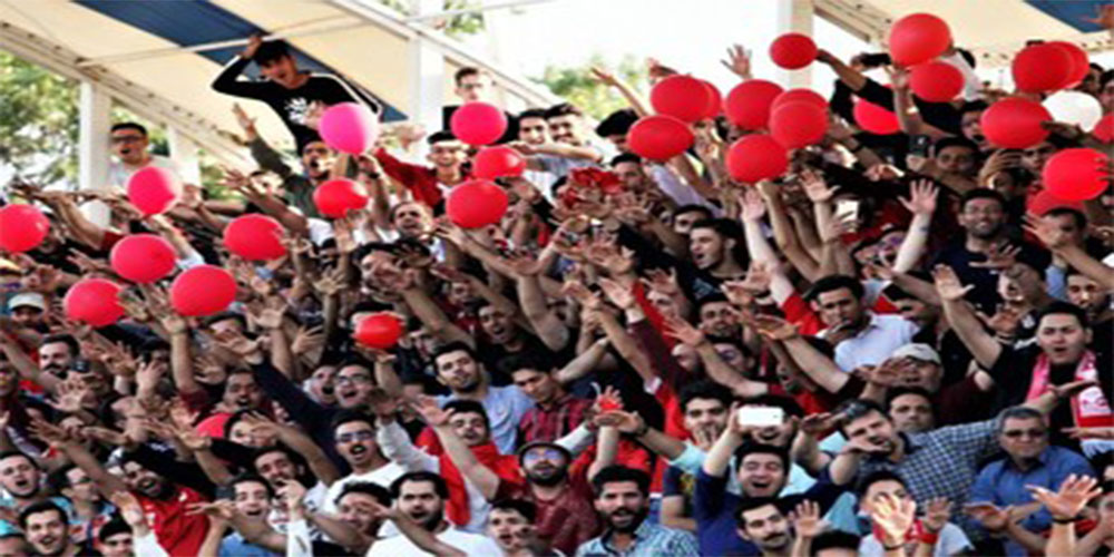 استقبال عجیب هواداران تراکتور از بلیت فروشی - حاشیه های فوتبالی استقبال عجیب هواداران تراکتور از بلیت فروشی