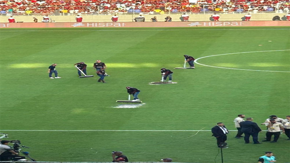 بارش باران دردسرساز شد: بازی آرژانتین به تعویق افتاد! - حاشیه های فوتبالی بارش باران دردسرساز شد: بازی آرژانتین به تعویق افتاد!