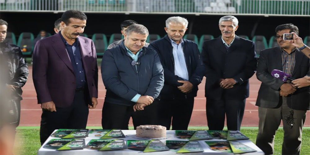 تجلیل محمدی از حسینی و کادر قبل از سپاهان(عکس) - حاشیه های فوتبالی تجلیل محمدی از حسینی و کادر قبل از سپاهان(عکس)