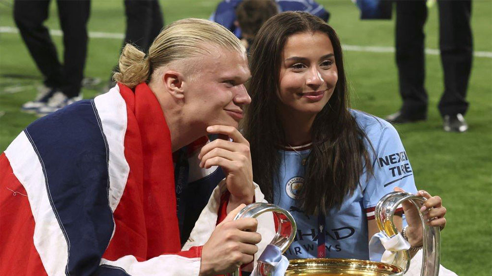 خوشحالی گل ویژه هالند: دارم بابا میشم! (عکس) - حاشیه های فوتبالی خوشحالی گل ویژه هالند: دارم بابا میشم! (عکس)