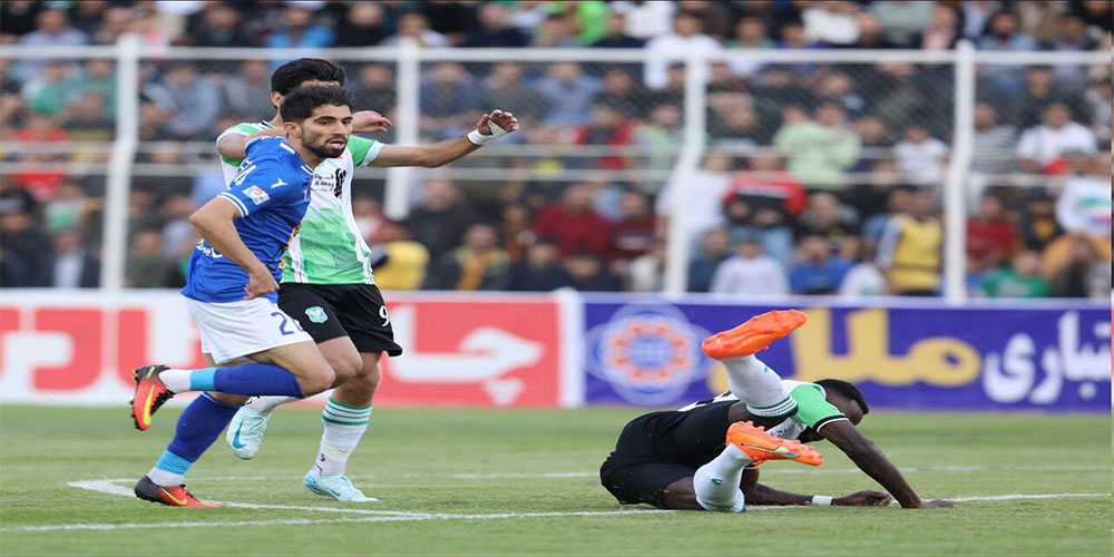 موسیمانه تنها، همه روی سر دقیقی ریختند! - حاشیه های فوتبالی موسیمانه تنها، همه روی سر دقیقی ریختند!