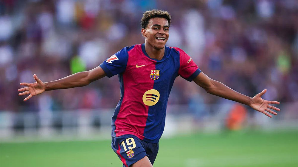 شماره خاطرهانگیز اسپانیا به یامال رسید - حاشیه های فوتبالی شماره خاطرهانگیز اسپانیا به یامال رسید