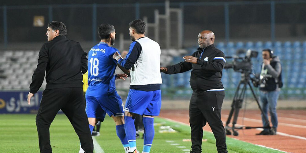 تا این آدمها هستند استقلال رنگ آرامش را نمیبیند عجب آشفته بازاری است هلدینگ - حاشیه های فوتبالی تا این آدمها هستند استقلال رنگ آرامش را نمیبیند عجب آشفته بازاری است هلدینگ