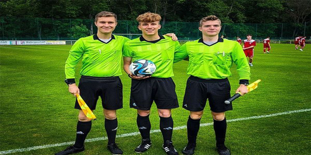 داوری که برای قضاوت مسابقه کفش نداشت! - حاشیه های فوتبالی داوری که برای قضاوت مسابقه کفش نداشت!