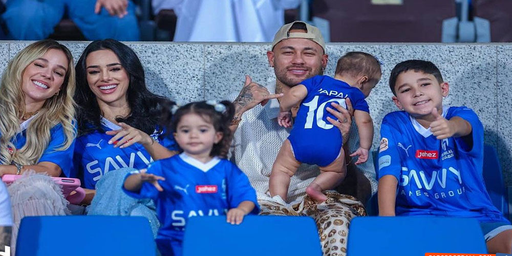  نامزد و دختر نیمار تماشاگر بازی استقلال