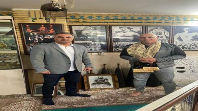 سرمربی سابق استقلال شال پهلوانی گرفت