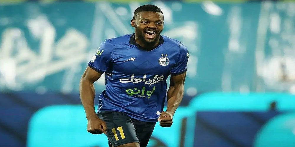 کوین یامگا دوباره سهمیه آذر پرسپولیس را داد! - حاشیه های فوتبالی کوین یامگا دوباره سهمیه آذر پرسپولیس را داد!