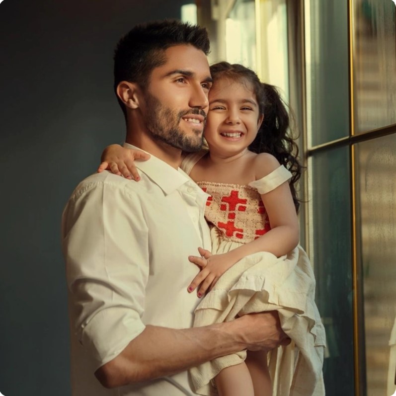 عکس حسین حسینی و فرزندش