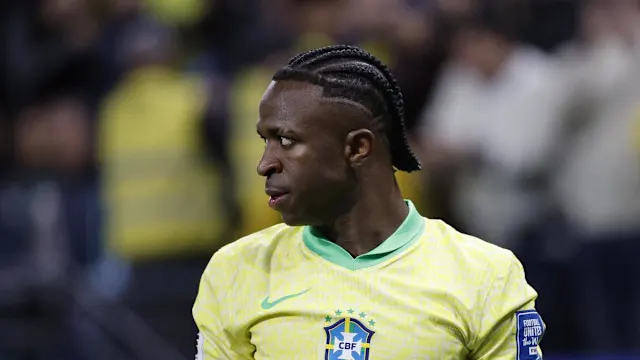 wallpaper for phone Vinicius Junior
