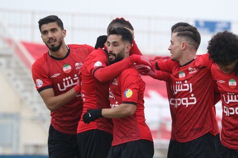 گل‌زن‌های تراکتور برابر استقلال
