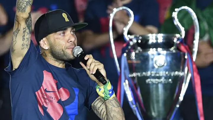 اجرای موسیقی دنی آلوز اجرای موسیقی دنی آلوز