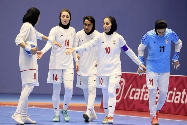 تیم ملی بانوان و رقابت با برزیل و ایتالیا