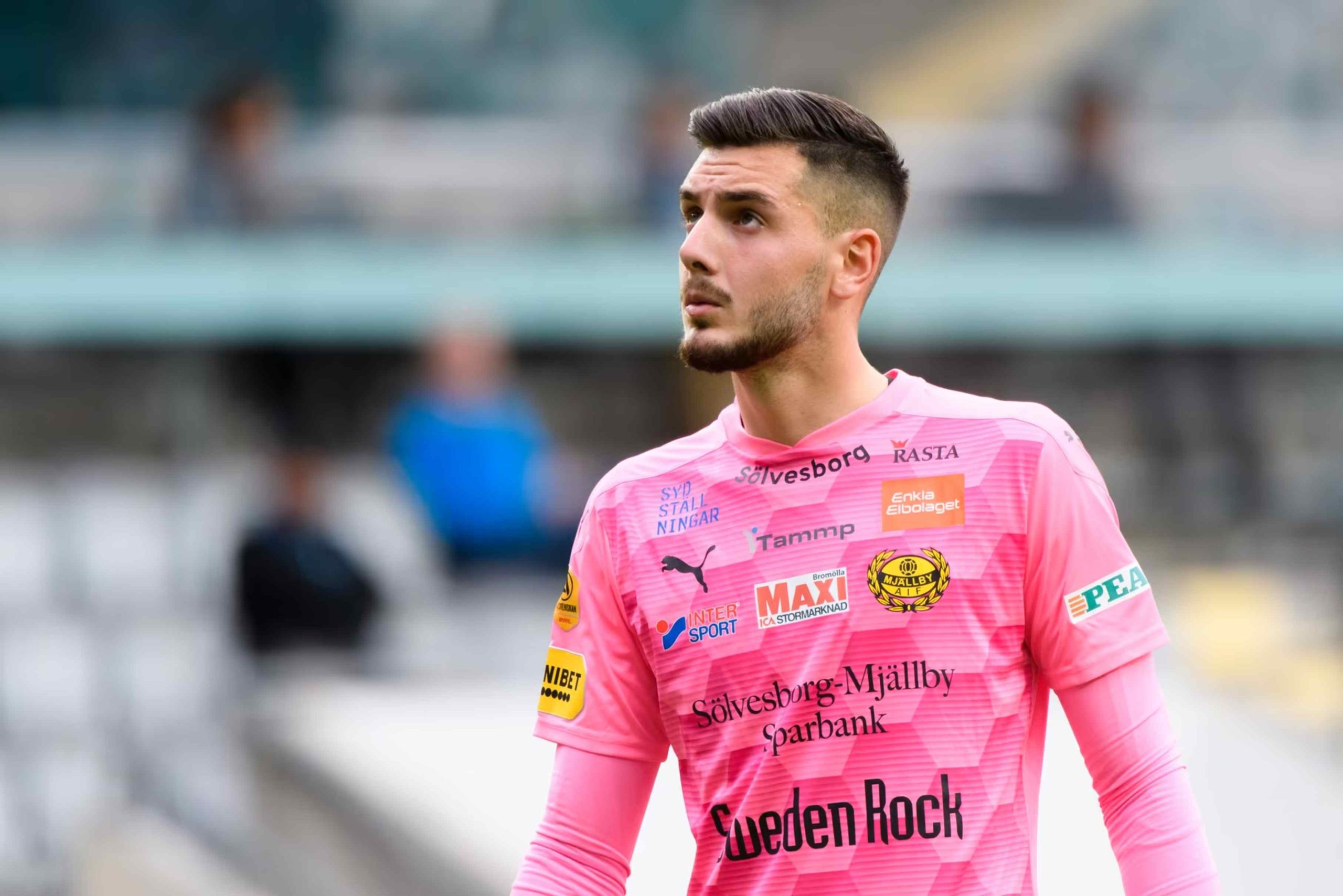 دروازه بان جدید تراکتور معرفی شد دروازه بان جدید تراکتور معرفی شد