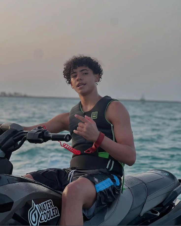 زندگی شخصی کریستیانو جونیور زندگی شخصی کریستیانو جونیور