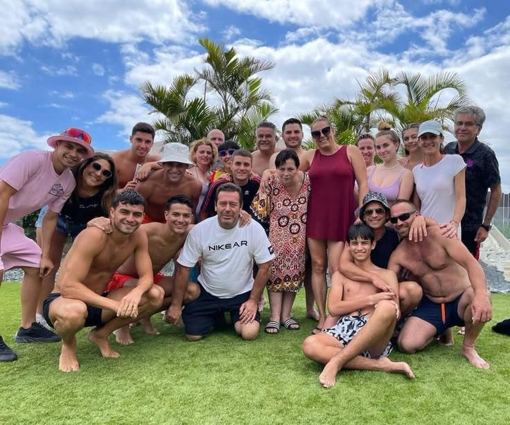 عکس خانوادگی پدری گونزالس عکس خانوادگی پدری گونزالس