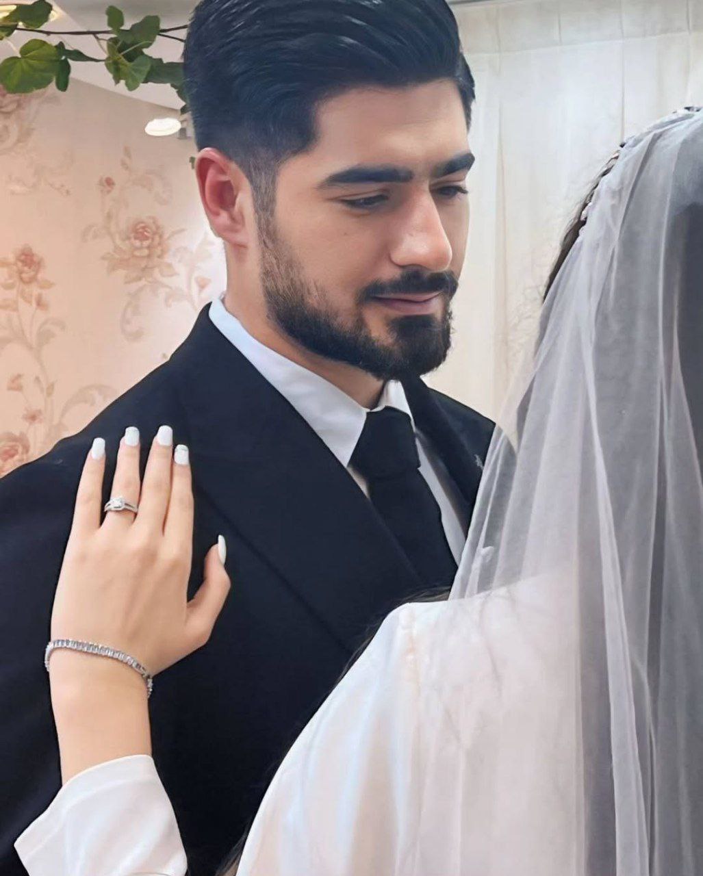 عکس مهران برخورداری و همسرش