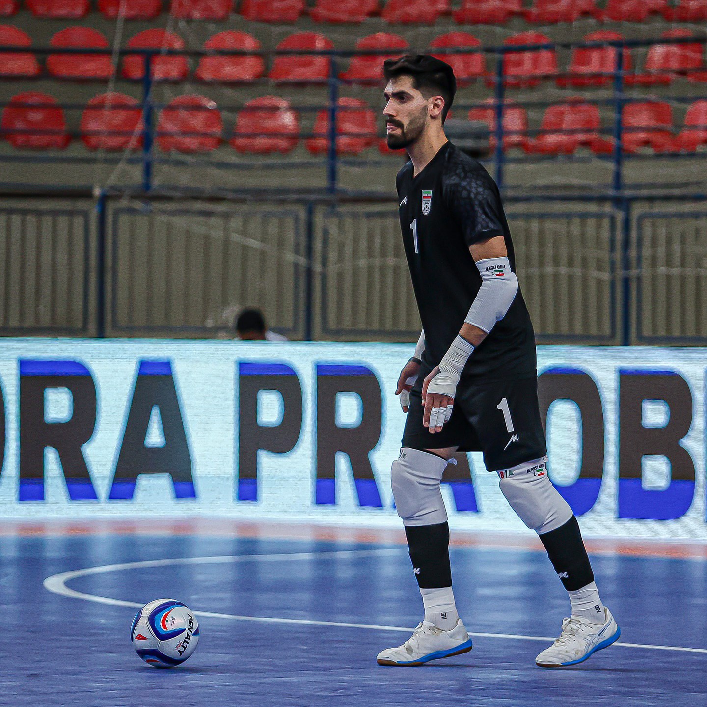 والپیپر مهدی رستمی‌ها