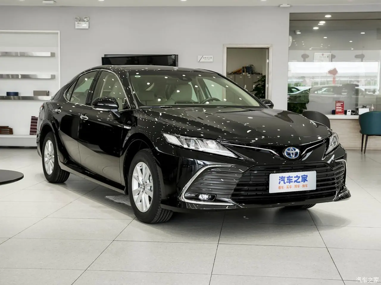 تویوتا کمری (Toyota Camry) تویوتا کمری (Toyota Camry)