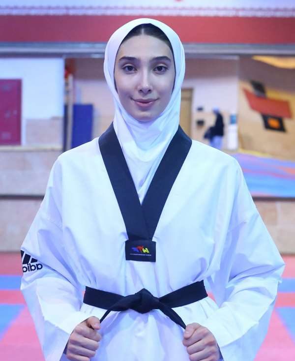عکس پروفایل مبینا نعمت زاده