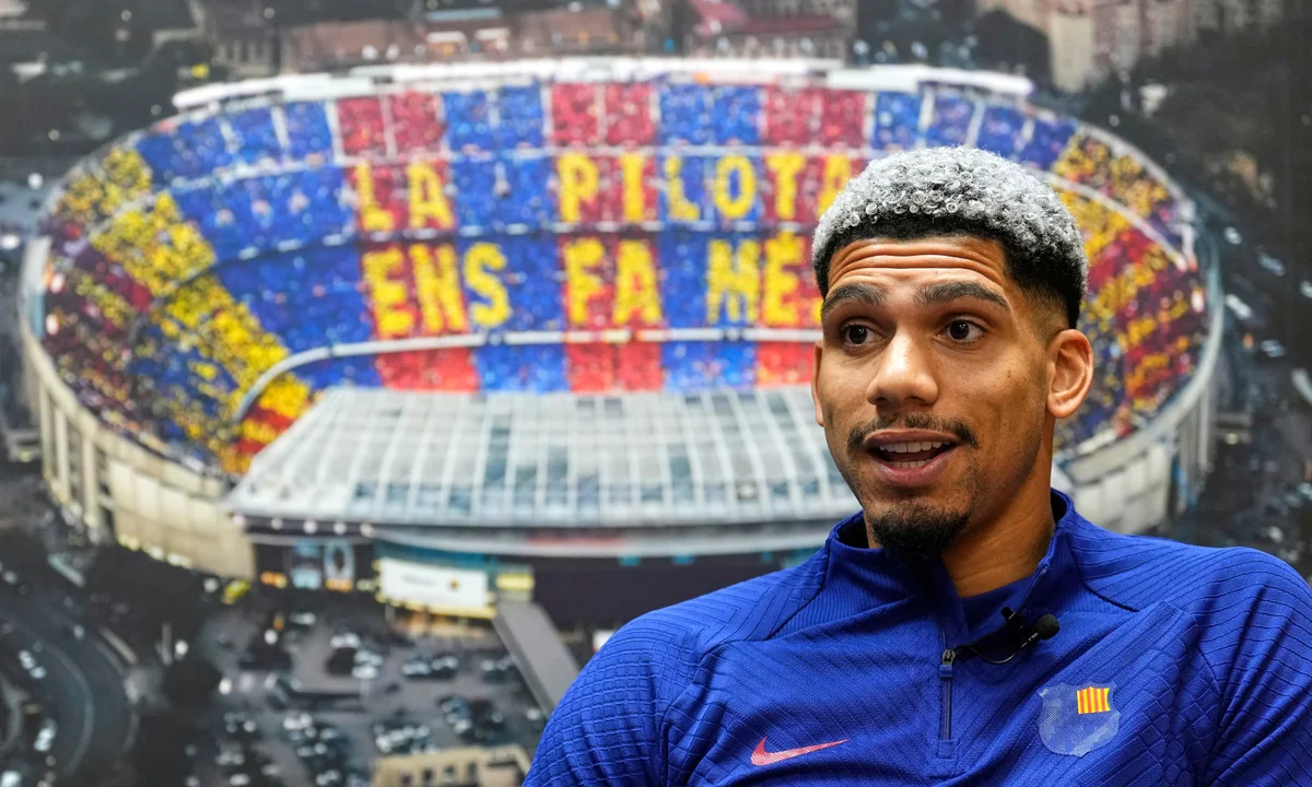 wallpaper 4k Ronald Araujo