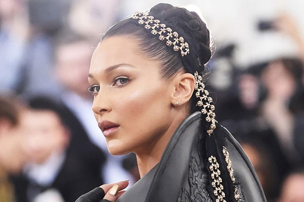 Bella Hadid مدل و بلاگر Bella Hadid مدل و بلاگر