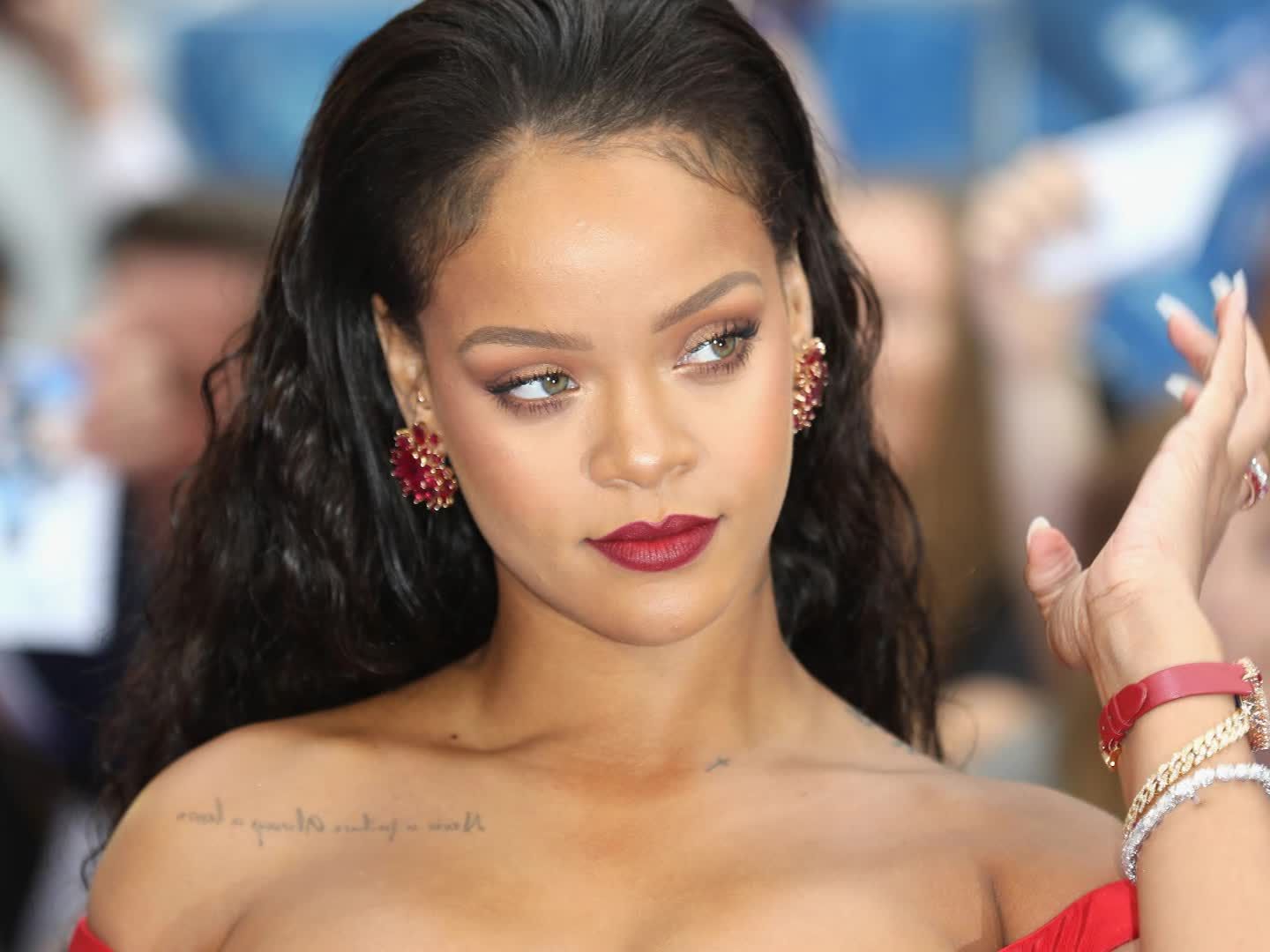 Rihanna خواننده، مدل و بلاگر