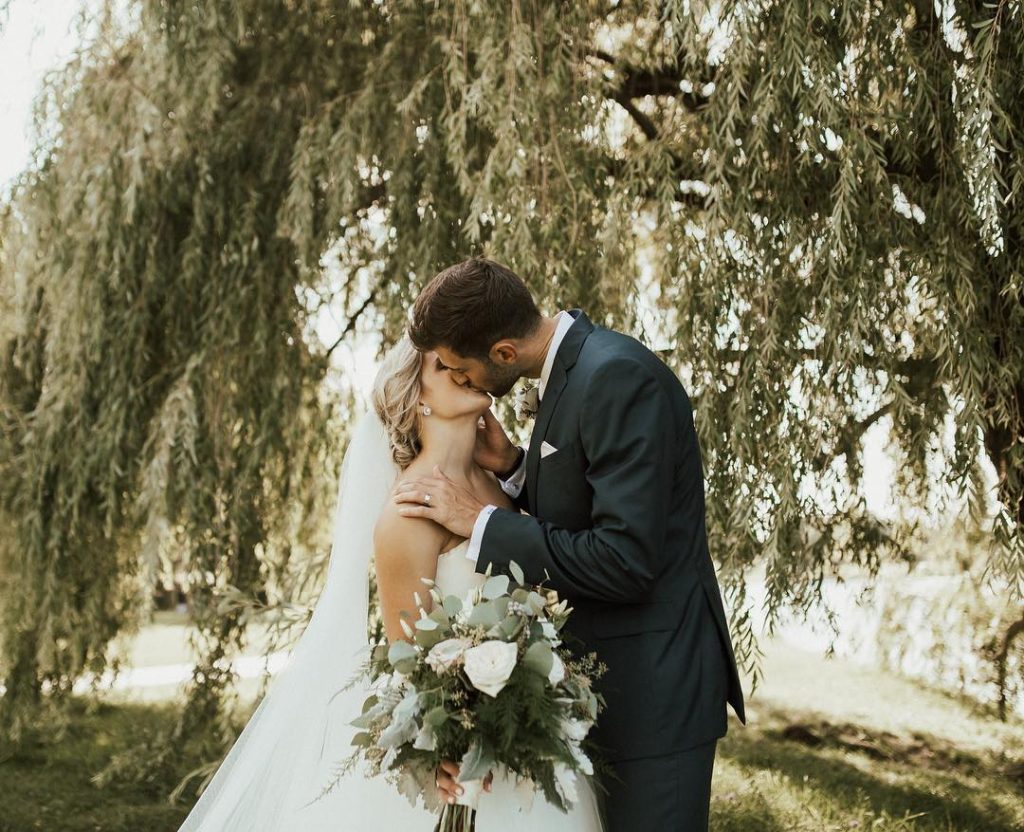 عکس آرون راسل و همسرش عکس آرون راسل و همسرش