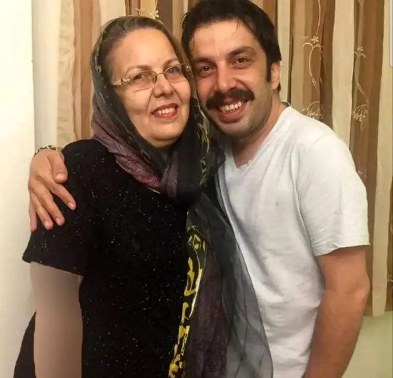عباس جمشیدی‌فر و مادرش