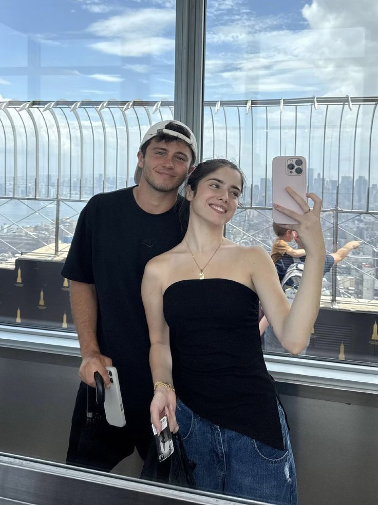 والپیپر مادالنا آراگائو 2025 والپیپر مادالنا آراگائو 2025