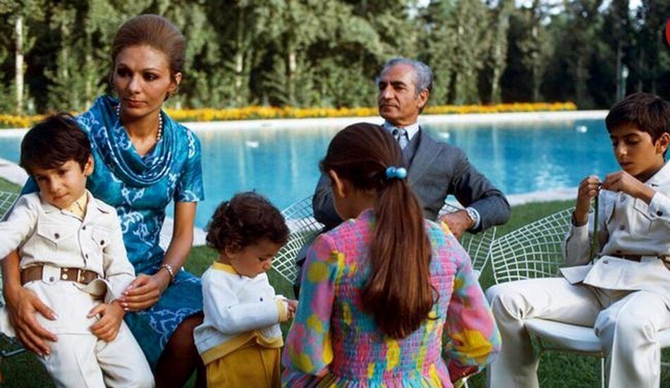 عکس فرح پهلوی و فرزندانش