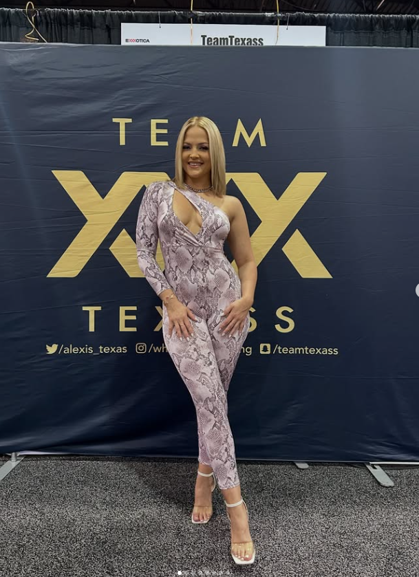 عکس ناز الکسیس تگزاس