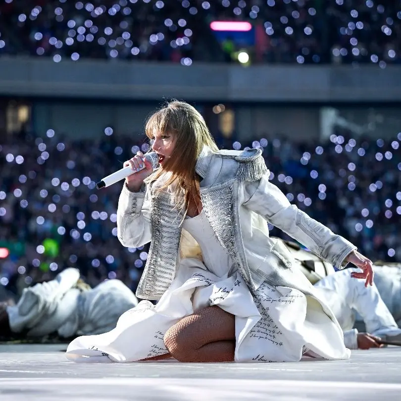 متن فارسی و معنی تک‌تک بندهای آهنگ اوفلیا