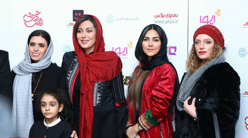 مهتاب کرامتی و هدی زینالعابدین سرصحنه فیلم رقص روی شیشه مهتاب کرامتی و هدی زینالعابدین سرصحنه فیلم رقص روی شیشه