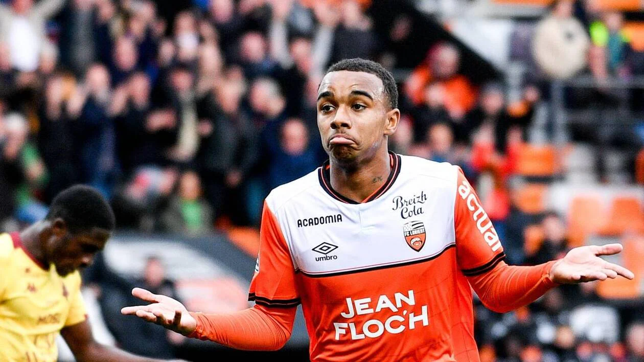 والپیپر الی جونیور کروپی والپیپر الی جونیور کروپی