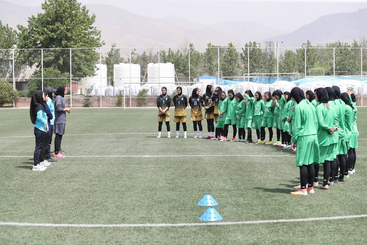 Atena Tofigh wallpaper