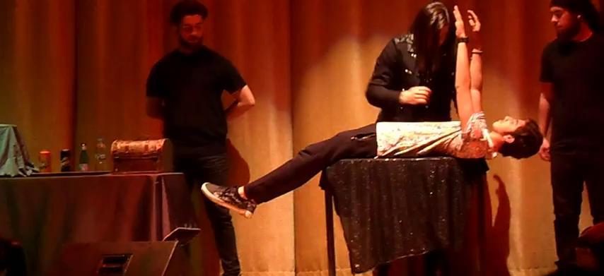 عکس جنجالی عارف شعبده باز عکس جنجالی عارف شعبده باز