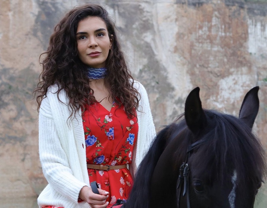 ایبرو شاهین زیبا و دلربا ایبرو شاهین زیبا و دلربا