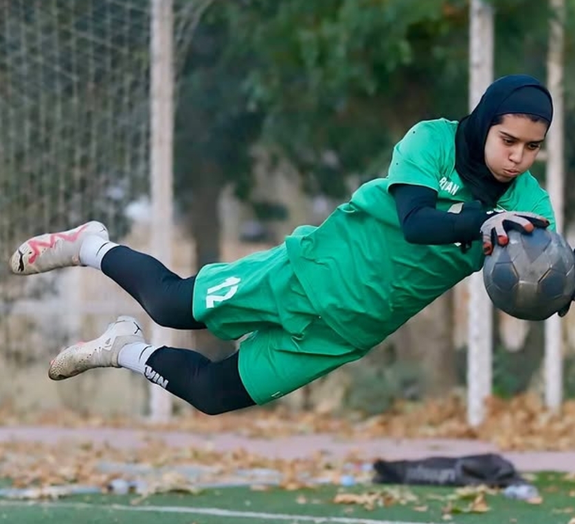 والپیپر آتنا توفیق