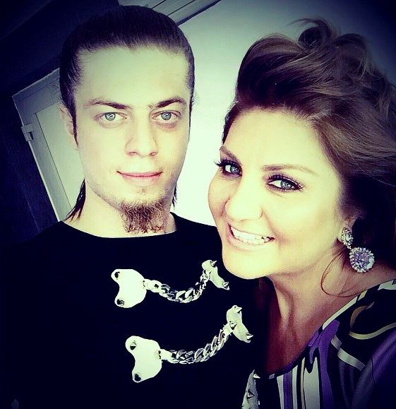 عکس عارف شعبده باز و سیبل جان عکس عارف شعبده باز و سیبل جان