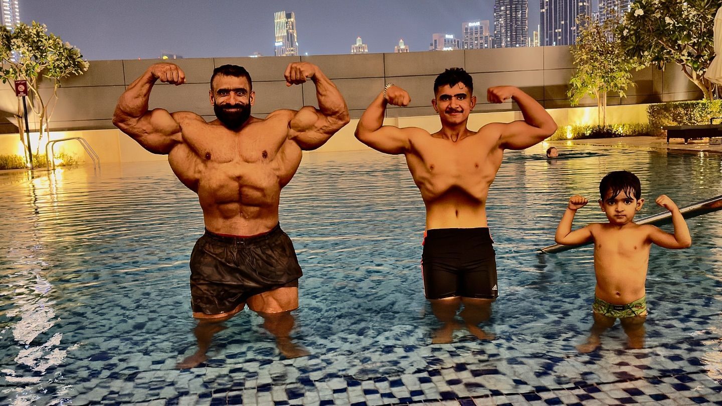 عکس هادی چوپان و فرزندانش