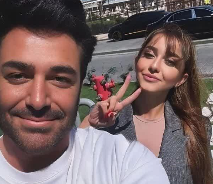 عکس محمدرضا گلزار و همسرش