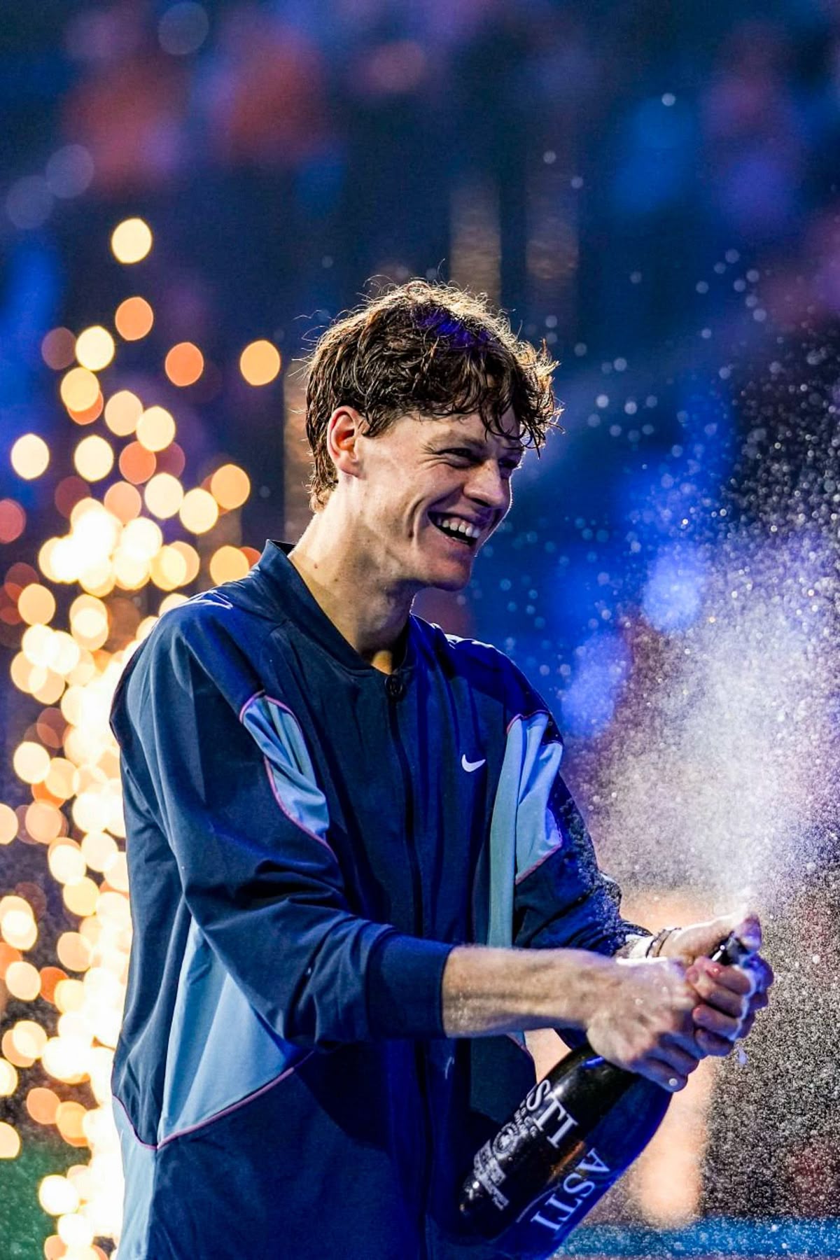 والپیپر یانیک سینر برای کامپیوتر