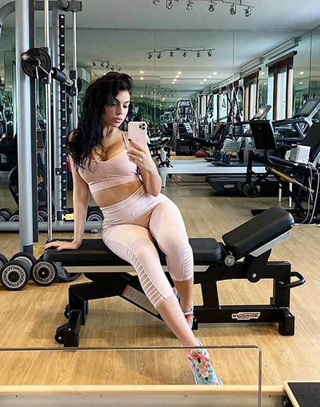 جورجینا رودریگز و خواهرش