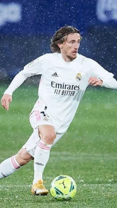 والپیپر لوکا مودریچ فوتبالی ۲۰۲۵